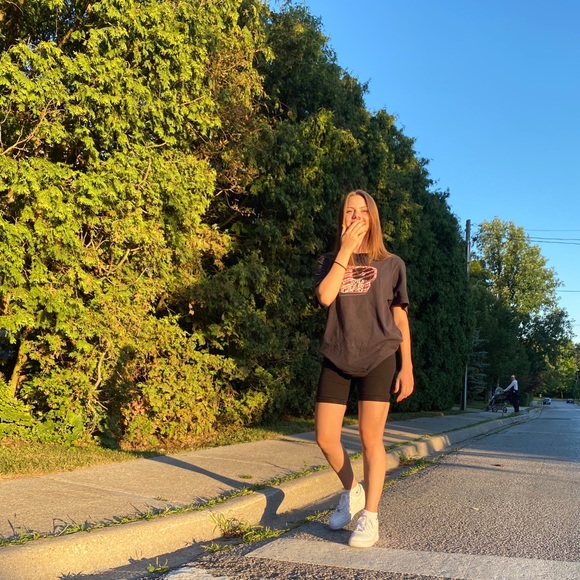 Meet your Posher, Anna - Picture 2 of 2